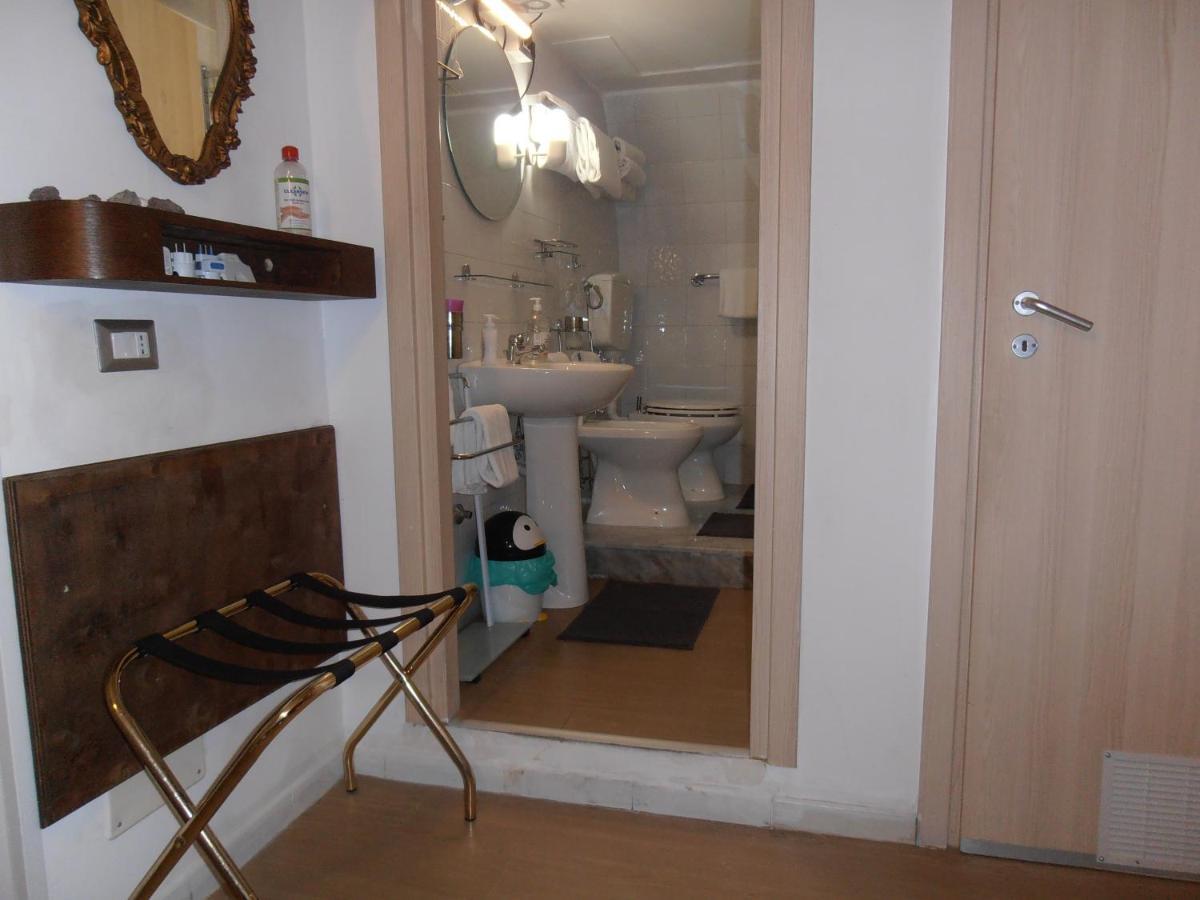 La Residenza Napoli Chiaia Short Let Apartment Superior Via Chiaia 82 Eksteriør billede