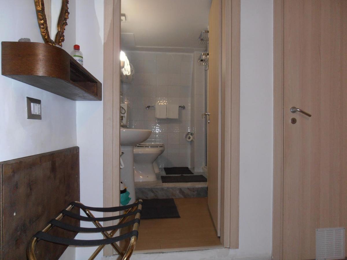 La Residenza Napoli Chiaia Short Let Apartment Superior Via Chiaia 82 Eksteriør billede