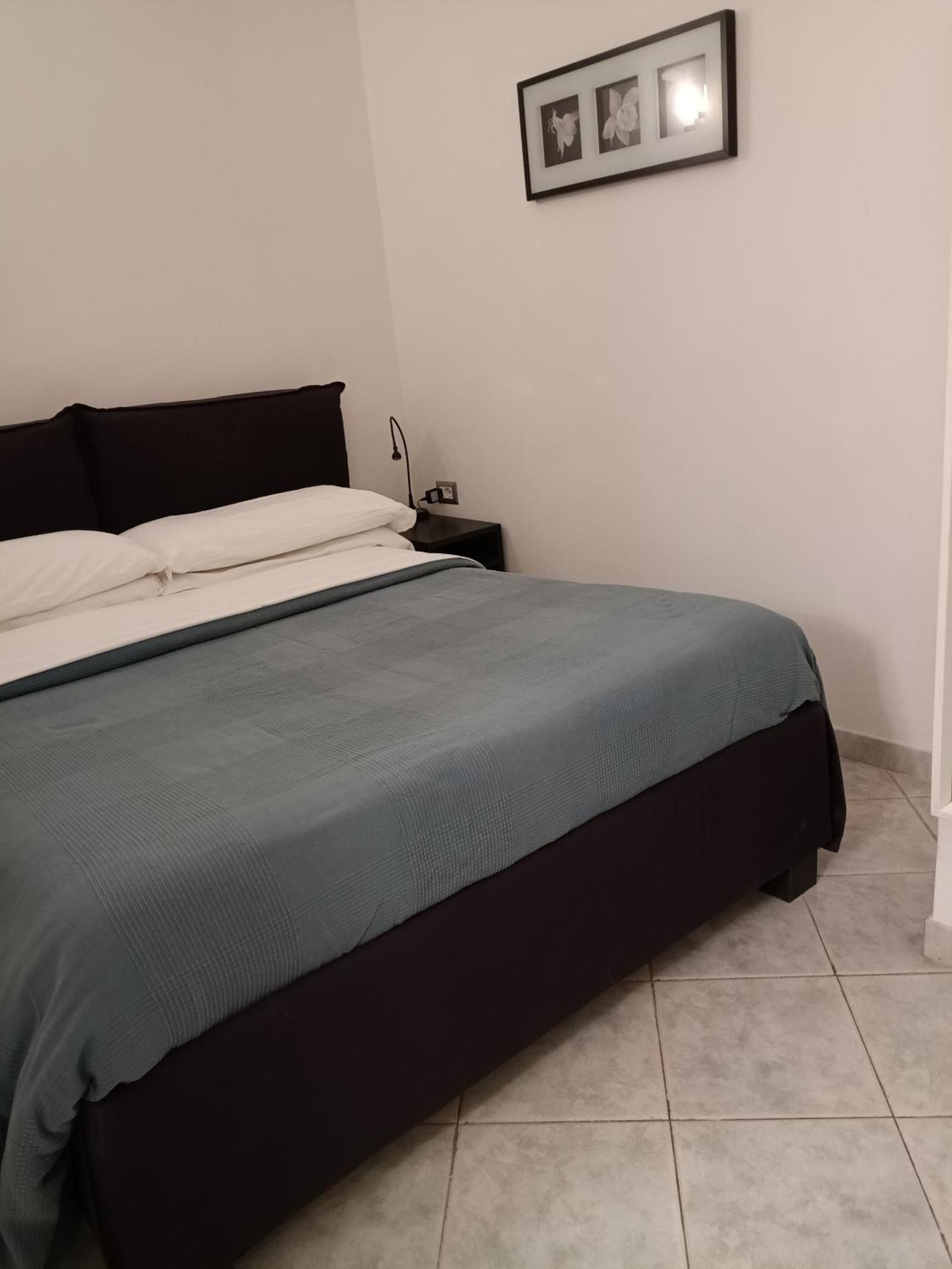 La Residenza Napoli Chiaia Short Let Apartment Superior Via Chiaia 82 Eksteriør billede