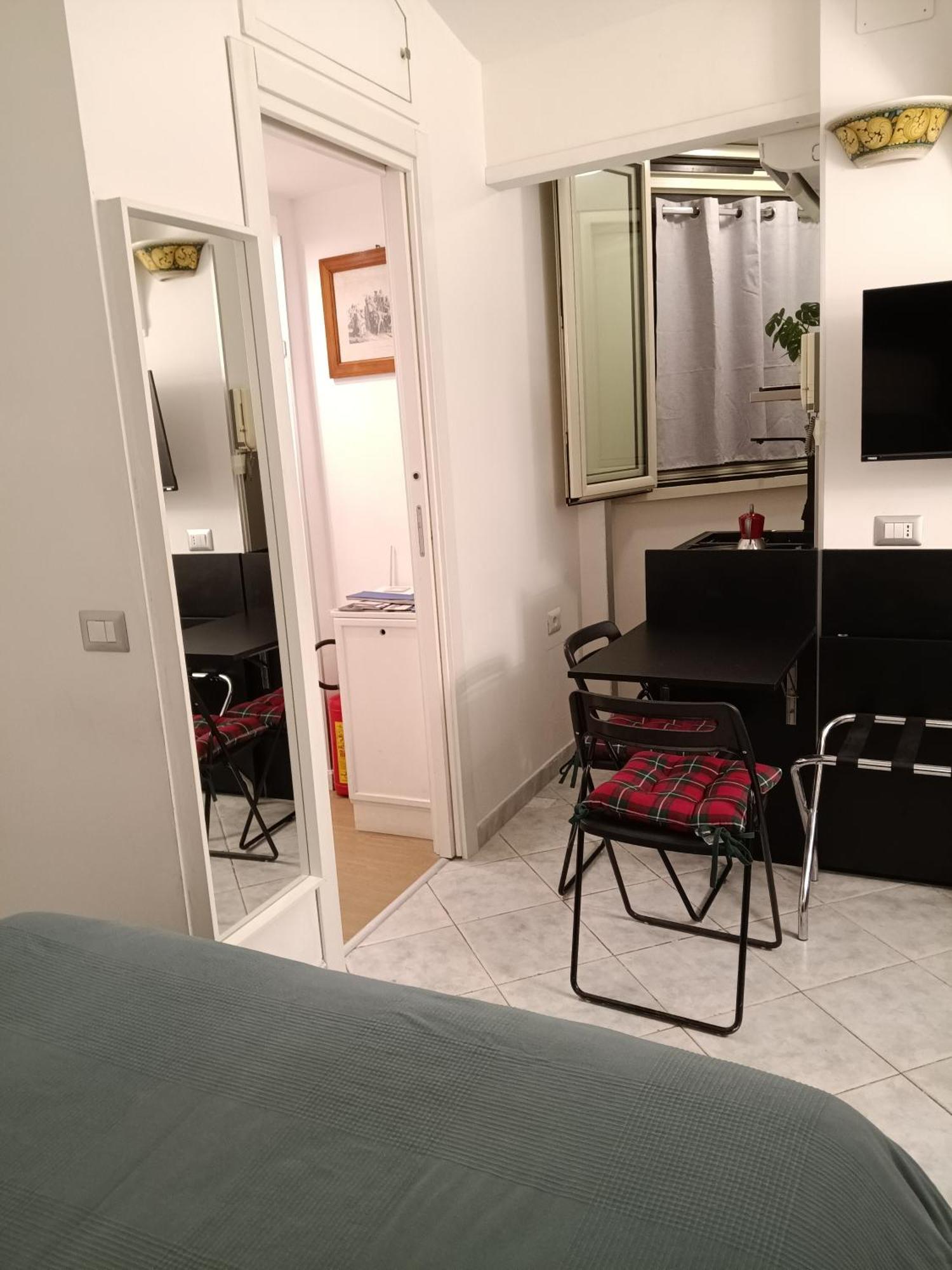 La Residenza Napoli Chiaia Short Let Apartment Superior Via Chiaia 82 Eksteriør billede