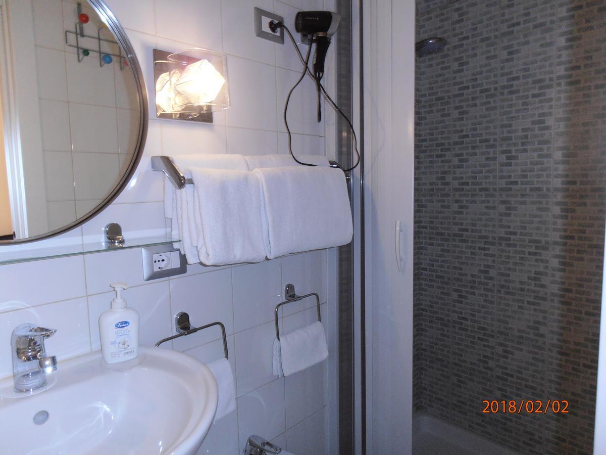 La Residenza Napoli Chiaia Short Let Apartment Superior Via Chiaia 82 Eksteriør billede